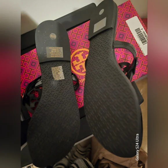NWOT Tory Burch Miller Soft Patent Sandal  w/ Dustbag - Picture 2 of 5